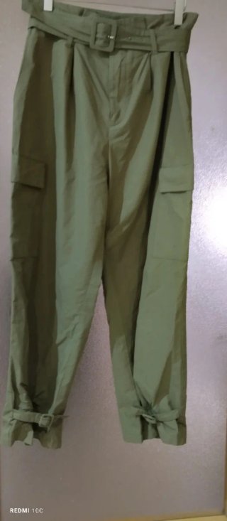 Pantalón cargo Zara verde militar