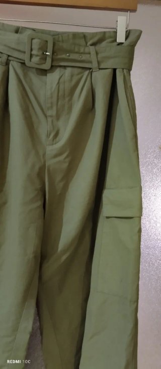 Pantalón cargo Zara verde militar