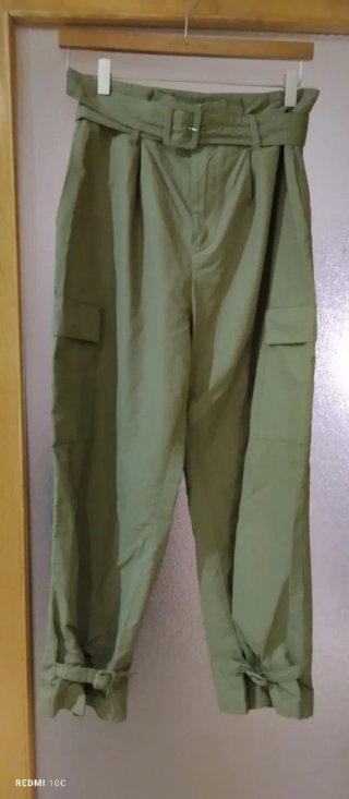 Pantalón cargo Zara verde militar