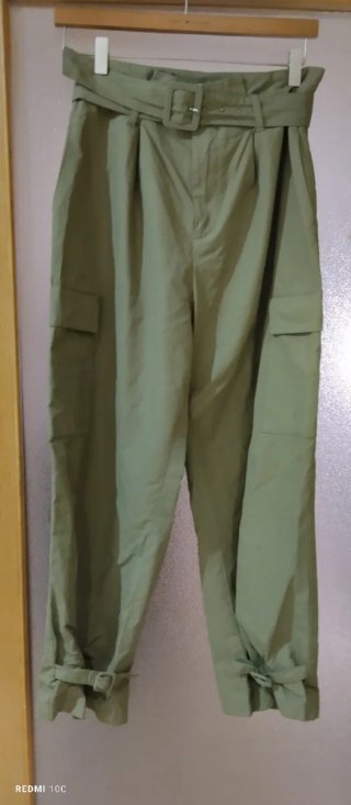 Pantalón cargo Zara verde militar