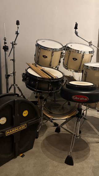 Batería Tama Superstar + Caja Starclassic + Extras