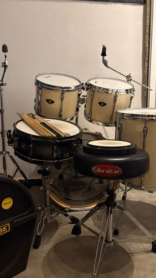 Batería Tama Superstar + Caja Starclassic + Extras