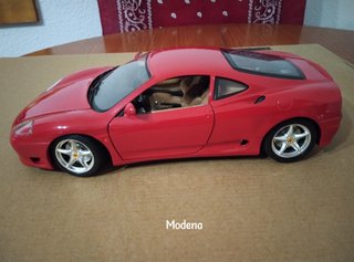Coche a escala 1/18 Ferrari F50 Rojo y 3 más.