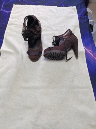 Zapatos de tacón marrones