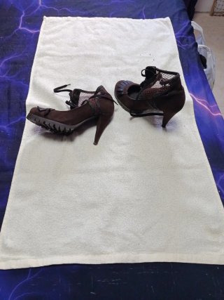 Zapatos de tacón marrones