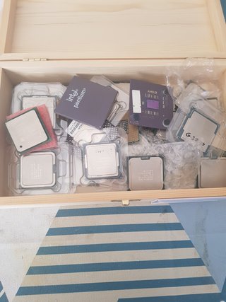 Caja con procesadores de todos tipos