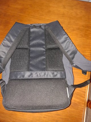 Mochila Quechua Negra, y otra en azul