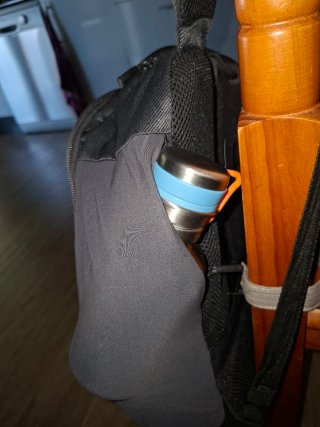 Mochila Quechua Negra, y otra en azul