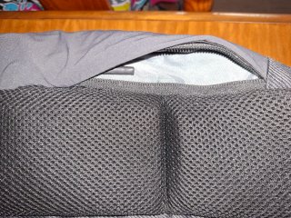 Mochila Quechua Negra, y otra en azul