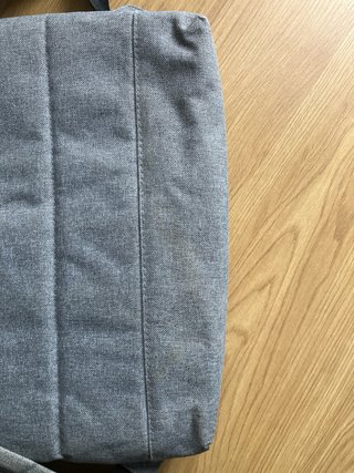 Mochila gris para portátil
