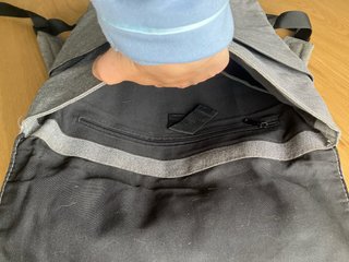 Mochila gris para portátil
