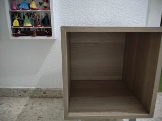 Cubo de madera y metal