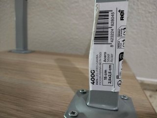 Cubo de madera y metal