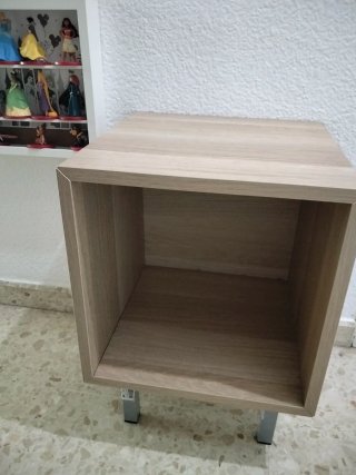 Cubo de madera y metal