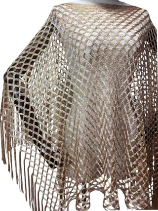 Capa chal tejido dorado con flecos