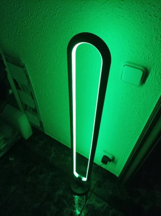 Lámpara de pie LED RGB con mando . Poco uso .