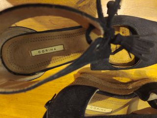 Sandalias cuña negras y beige