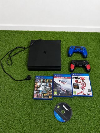 Consola PS4 Slim Negra + 4 Juegos + 2 Mandos