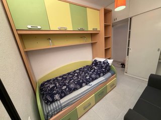 Dormitorio juvenil con cama y almacenaje