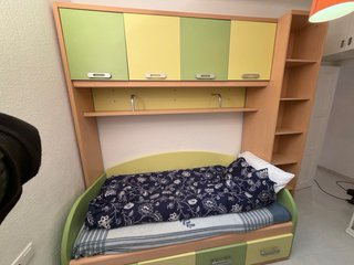 Dormitorio juvenil con cama y almacenaje
