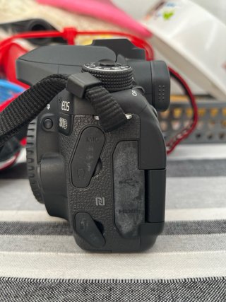 Canon EOS 80D + Lente EFS 18-135mm