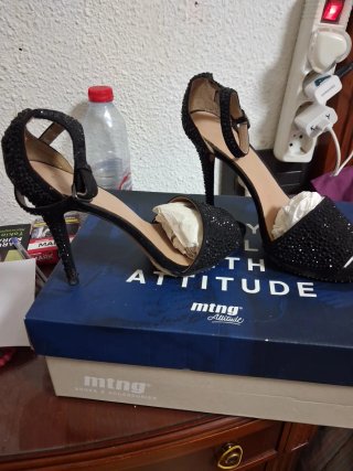 Zapatos de tacón altos brillantes negros talla 38