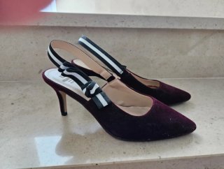 Sapatos de salto veludo bordeaux elegantes