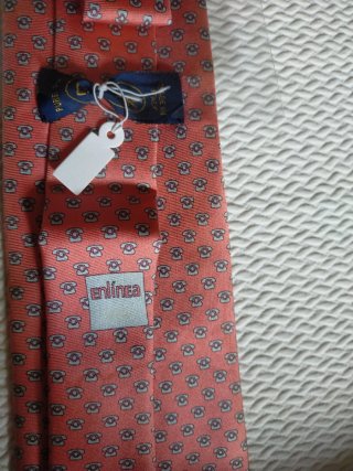 Corbata Roja con Diseño Geométrico