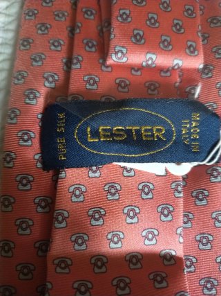 Corbata Roja con Diseño Geométrico