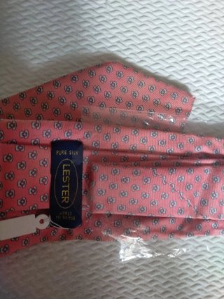 Corbata Roja con Diseño Geométrico