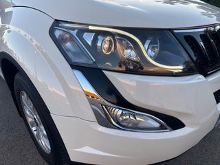 MAHINDRA XUV500 FWD 4X2 W8 7 plazas