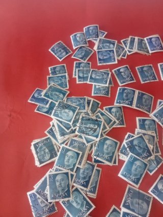 131 francobolli da 3 pesetas