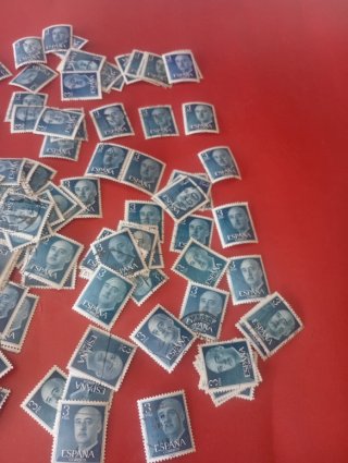 131 francobolli da 3 pesetas