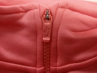 Chaqueta Nike ligera rosa y negra