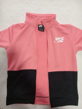 Chaqueta Nike ligera rosa y negra