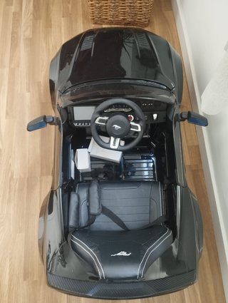 Coche Mustang Negro.
