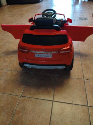 Coche de juguete Mercedes GLA-Class Rojo
