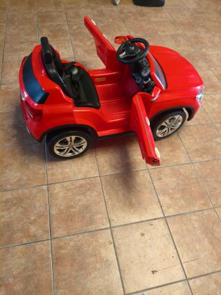 Coche de juguete Mercedes GLA-Class Rojo