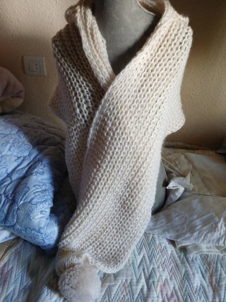 Bufanda de punto con gorro,beige. nueva