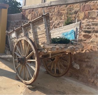 Carro de madera antiguo