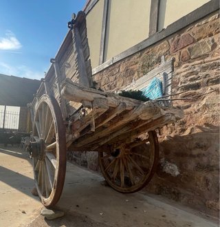 Carro de madera antiguo