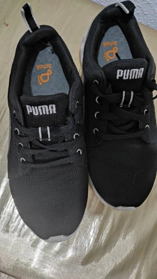Zapatillas Puma Negras y Plateadas