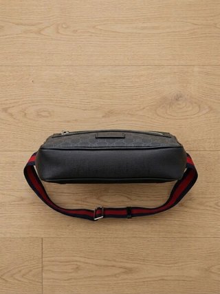 Riñonera Gucci GG Supreme negra | Luxury Crossbody