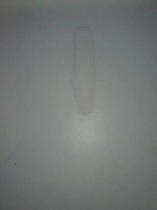 Aparador Hauga Ikea con marcas visibles (fotos)
