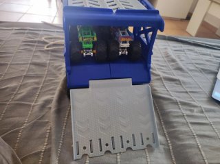 Camión Monster Trucks Hot Wheels Rino