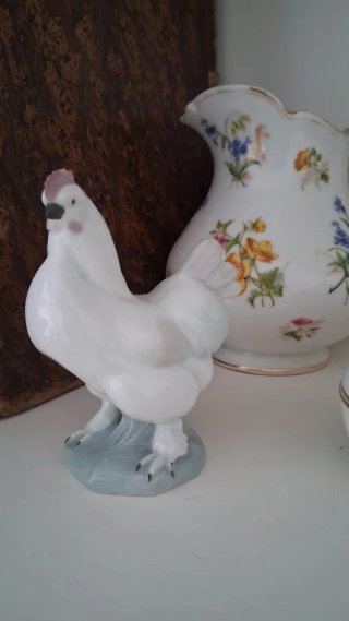 Antiguedad Figura de gallina- porcelana alemana