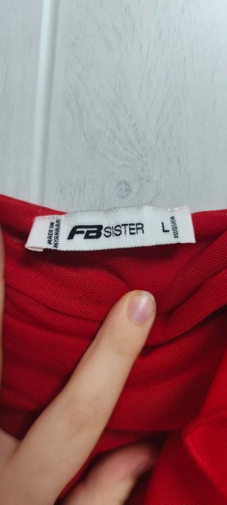 Top rojo con volantes
