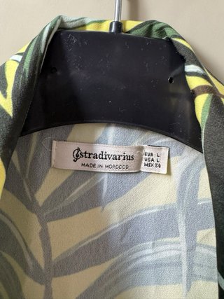 Kimono fluido Stradivarius estampado hojas