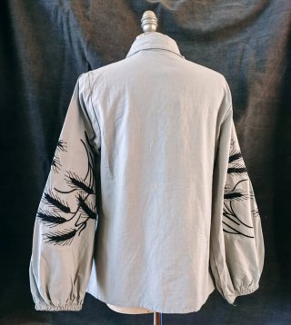 Camicia grigia con ricamo