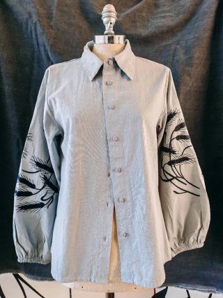 Camicia grigia con ricamo